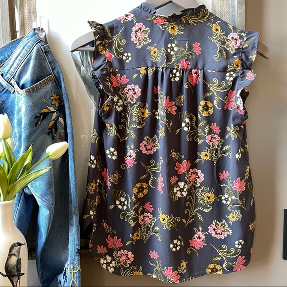 Gray Floral Ruffled Top - Picture 2 of 8